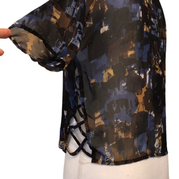 HAPPENING IN THE PRESENT sheer cris cross crop top - Picture 9 of 10